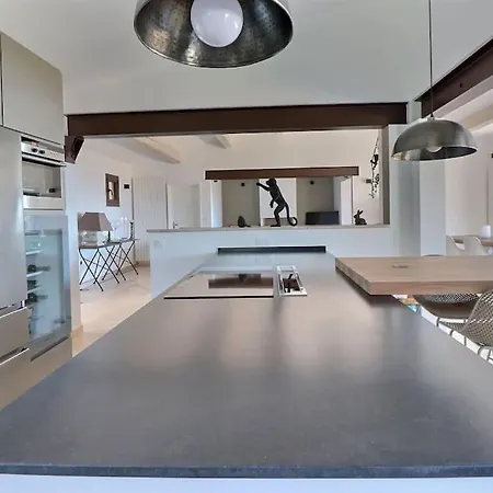 Вилла By Elodie Face A La *