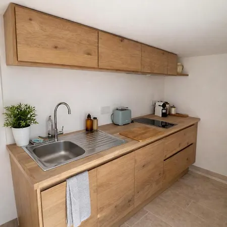 By Elodie Face A La Єр