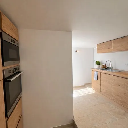 Вілла By Elodie Face A La