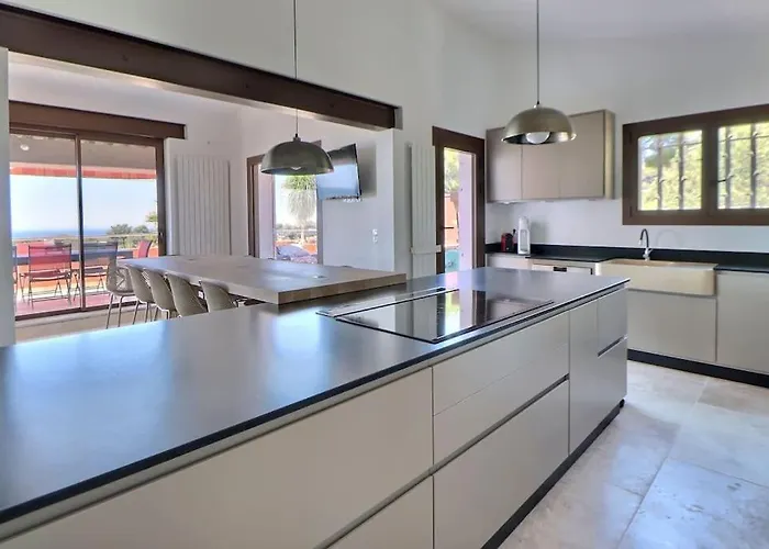 Вілла By Elodie Face A La