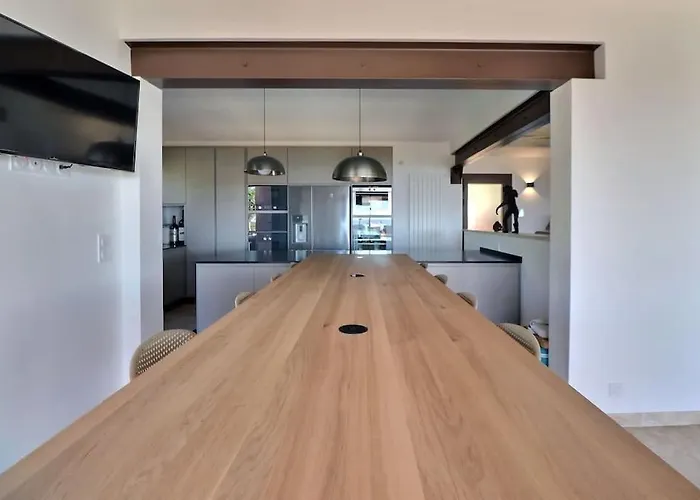 Villa By Elodie Face à La