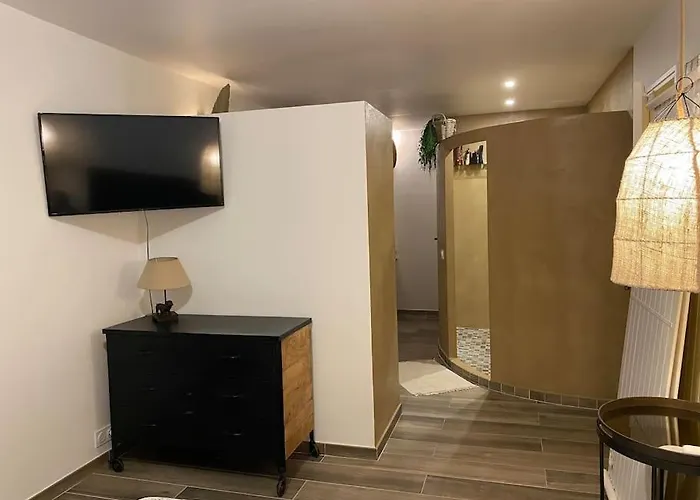 By Elodie Face A La Єр