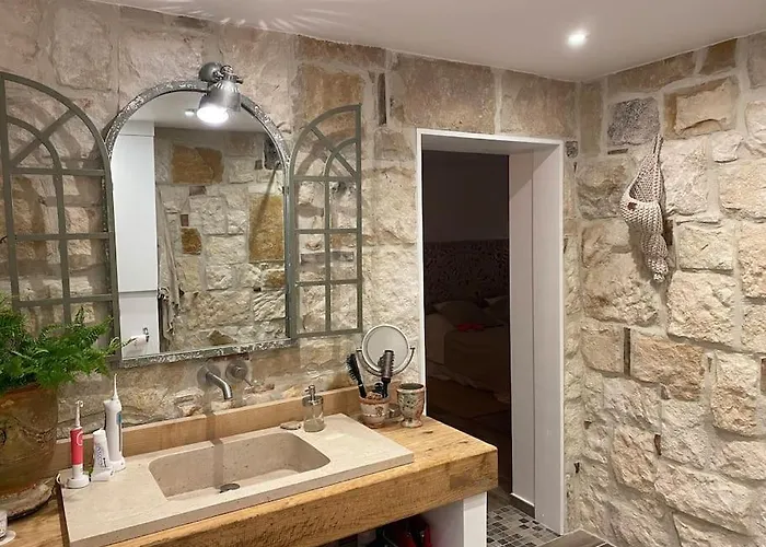 Вілла By Elodie Face A La