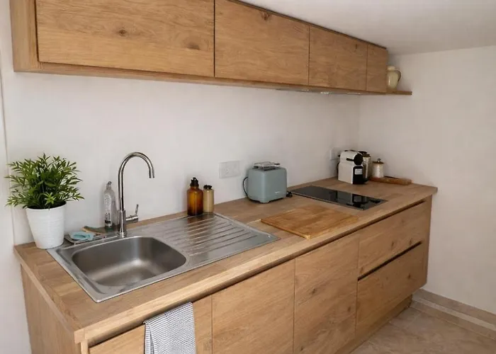 By Elodie Face A La Єр