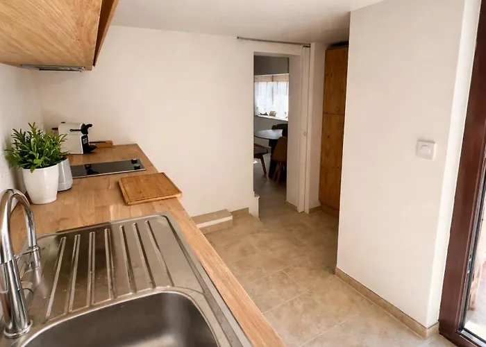 By Elodie Face A La *