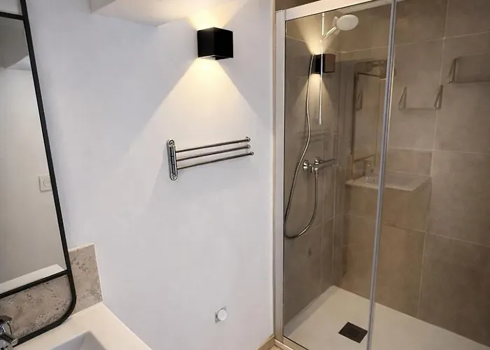 By Elodie Face A La Єр