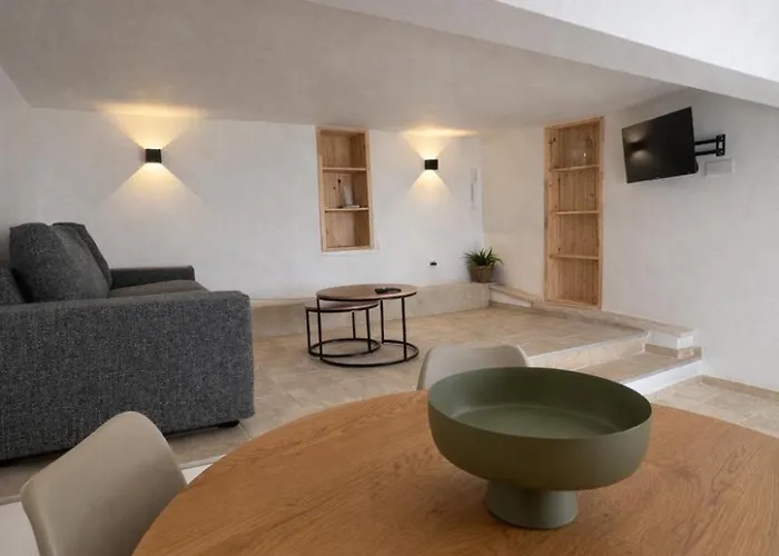 By Elodie Face à La Villa *