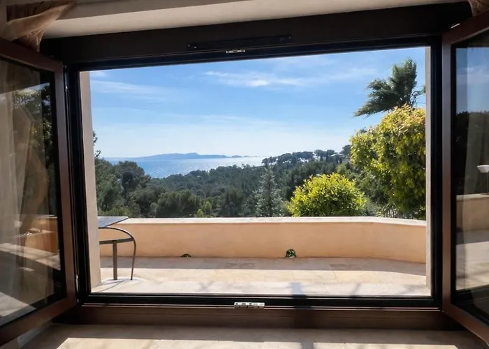 By Elodie Face A La *